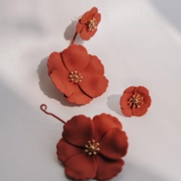 Large petal earrings with a niche design - Picture 6 of 6